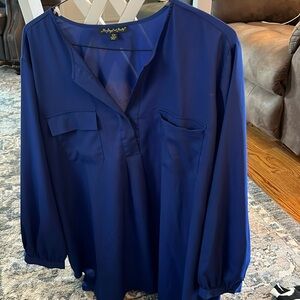 MacDougal & Houston 2X Blue Blouse with 2 front pockets